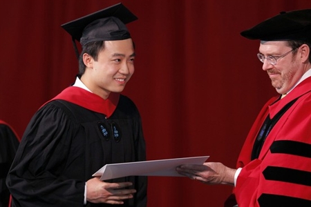 Bằng Ngoại = Cơ Hội Việc Làm Cao?